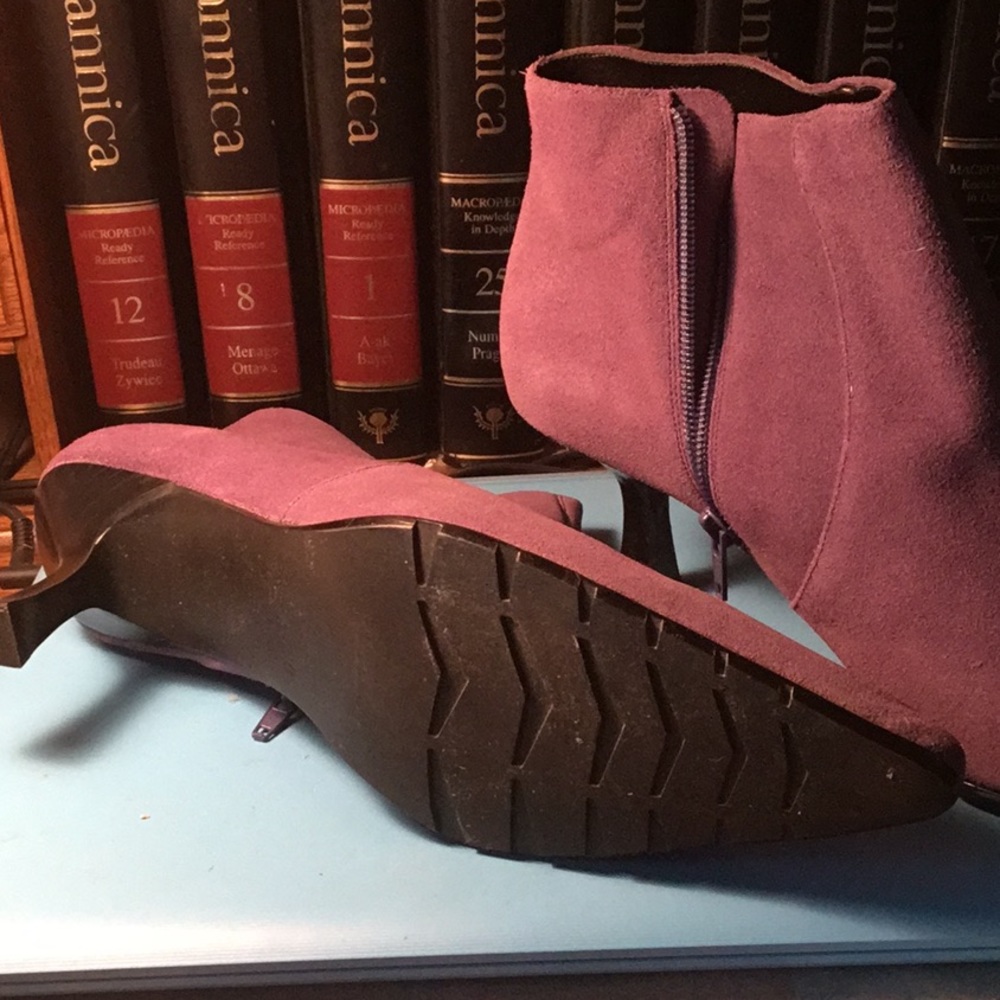 Booties. Never worn - Picture 2 of 2